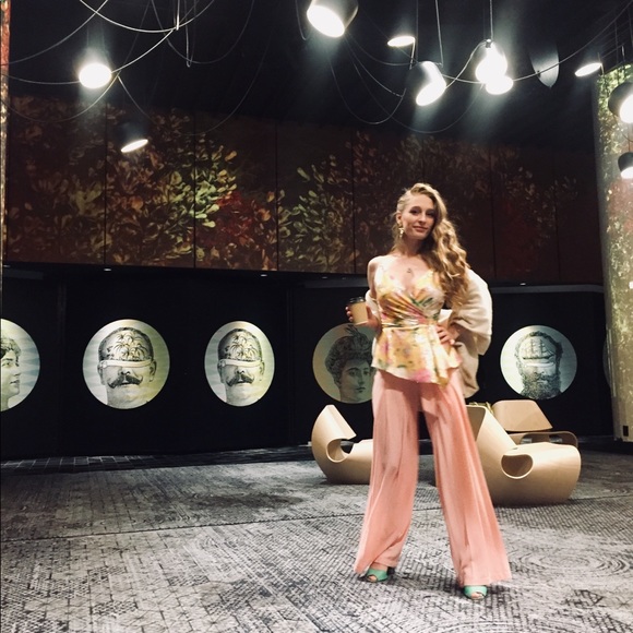 Meet your Posher, Eliz - Picture 3 of 4